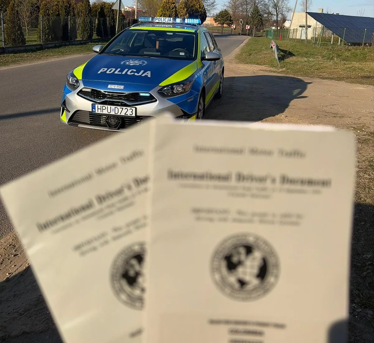 Zatrzymani kierowcy z fałszywymi prawami jazdy podczas kontroli drogowej