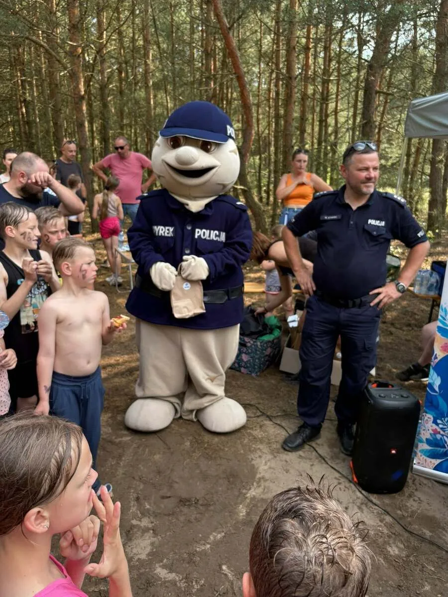 Kępińscy policjanci promują bezpieczeństwo podczas wakacji