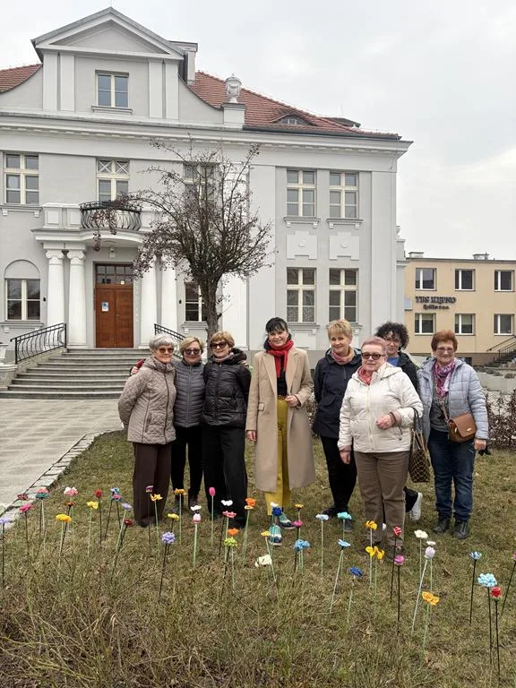 Wiosenna instalacja z rękodzieła